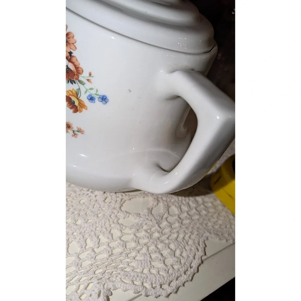 Vintage‎ ceramic Teapot / Coffee Pot Drip-o-lator Floral Flower White MCM 50's